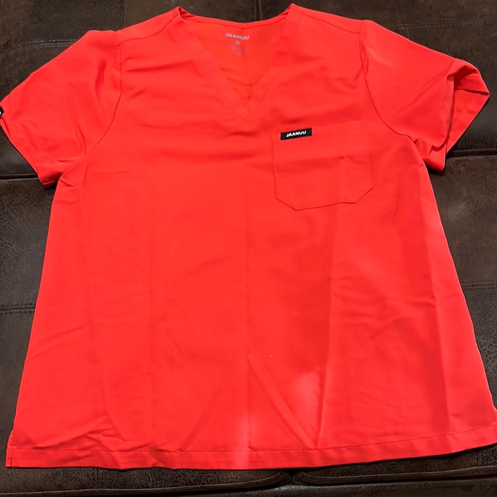Women’s Jaanuu scrub top